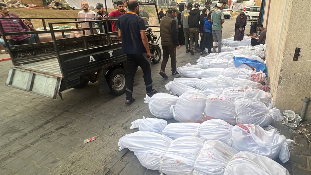 Savaşın 39. gününde acı katlanıyor! Mezarlığa dönen Gazze'den kareler... 1